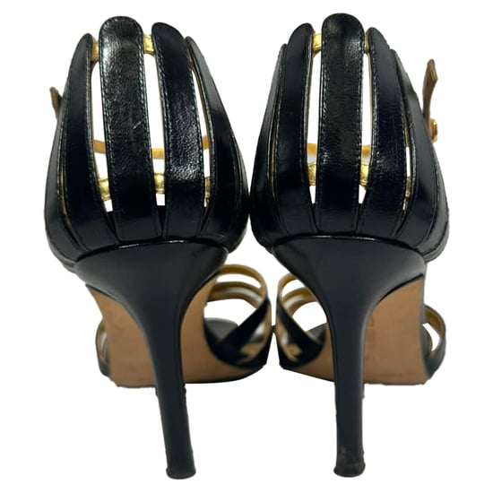 Manolo Blahnik Zwei-Farben Knöchelriemen Sandalen aus schwarzem Leder - Image 4