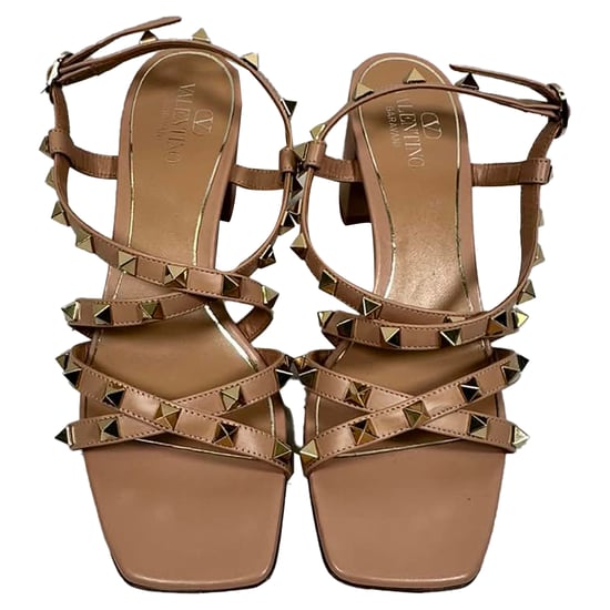 Valentino Rockstud Knöchelriemen Blockabsatzsandalen aus beige Leder - Image 3