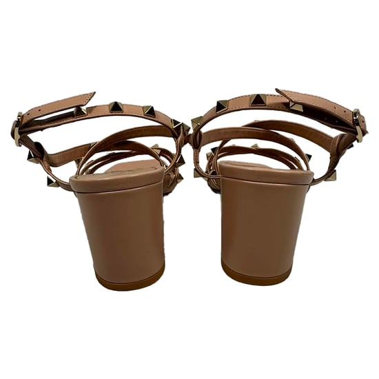 Valentino Rockstud Knöchelriemen Blockabsatzsandalen aus beige Leder - Image 4