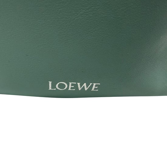 Loewe Pebble Pouch Bag aus grünem Kalbleder - Image 2