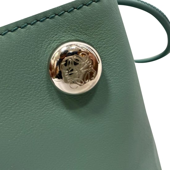 Loewe Pebble Pouch Bag aus grünem Kalbleder - Image 4