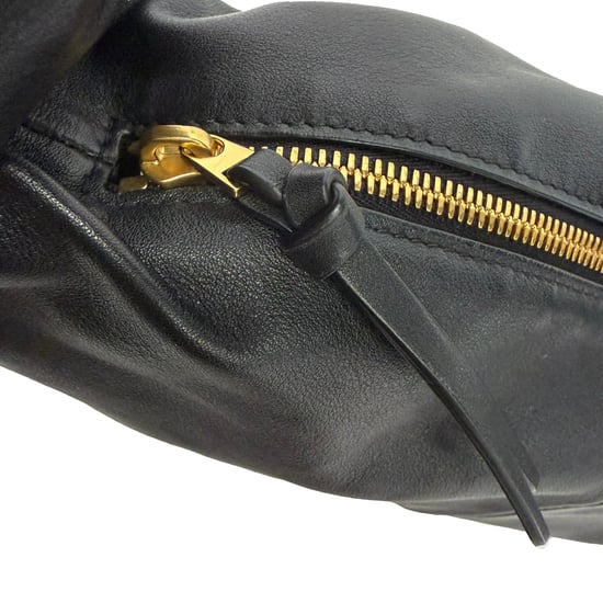 Bottega Veneta Mini Double Knot Hobo-Tasche aus schwarzem Kalbsleder - Image 5