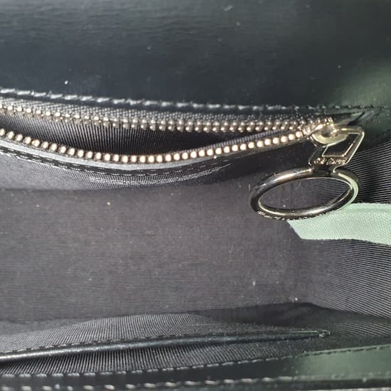 Off-White Diagonal Gepolsterte Binder Klapp Schultertasche aus schwarzem Leder - Image 6