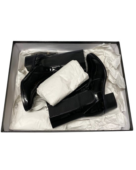 Chanel Stiefel in schwarzem Lack - Image 3