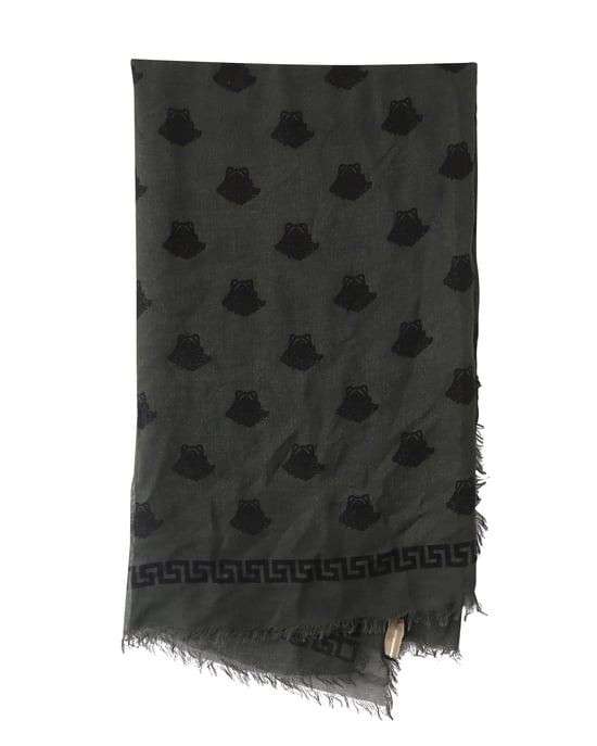 Versace Medusa Druckschal in Grau und Dunkelgrün Seide - Image 2