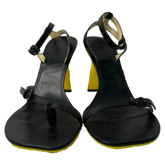 Loewe Petal Knöchelriemen Sandalenabsätze aus schwarzem Ziegennappa - Image 2