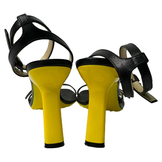 Loewe Petal Knöchelriemen Sandalenabsätze aus schwarzem Ziegennappa - Image 3