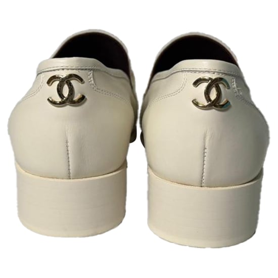 Chanel Kette Akzent Wingtip Slipper aus weißem Leder - Image 3