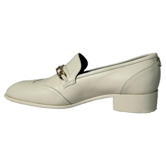 Chanel Kette Akzent Wingtip Slipper aus weißem Leder - Image 4