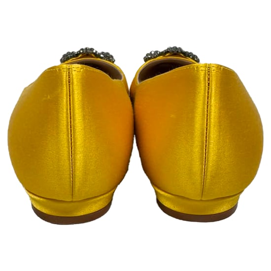 Manolo Blahnik Schmuck-Schnallen Ballettschuhe aus gelbem Satin - Image 3