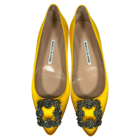 Manolo Blahnik Schmuck-Schnallen Ballettschuhe aus gelbem Satin - Image 6