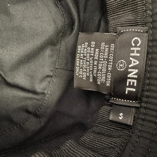 Chanel CC Stickerei Bucket Hat aus schwarzem Baumwollstoff - Image 4