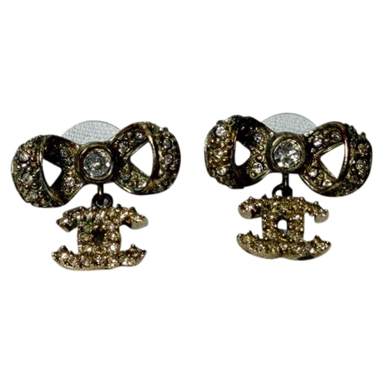 Chanel Kristall CC Schleife Anhängerohrringe aus goldfarbenem Metall - Image 1