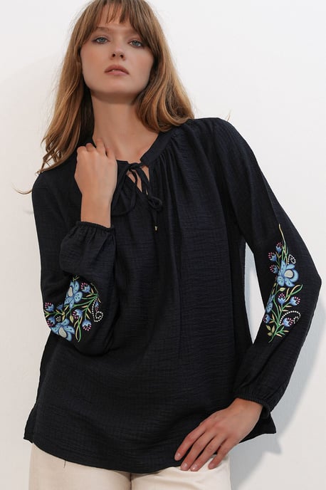 Bestickte oversized Crêpe-Bluse - Image 2