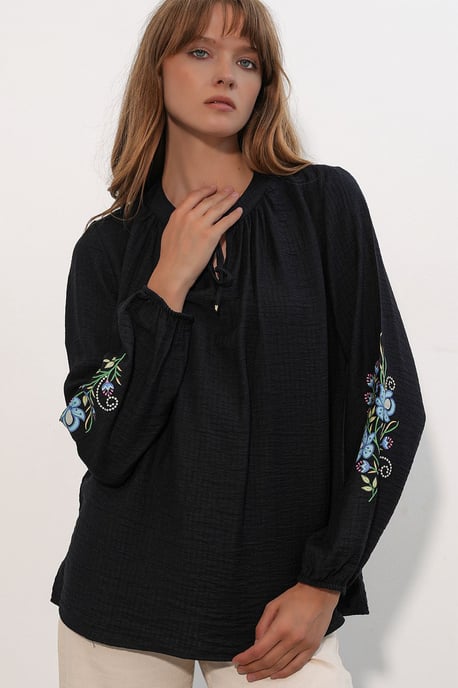 Bestickte oversized Crêpe-Bluse - Image 3