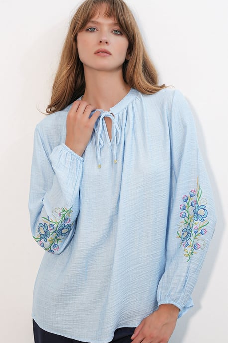 Gestickte Übergröße Crepe-Bluse - Image 3