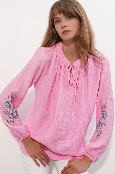 Bestickte Oversize-Crepe-Bluse - Image 1