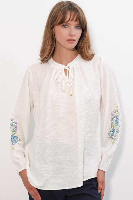 Bestickte Übergröße Crepe-Bluse - Image 1