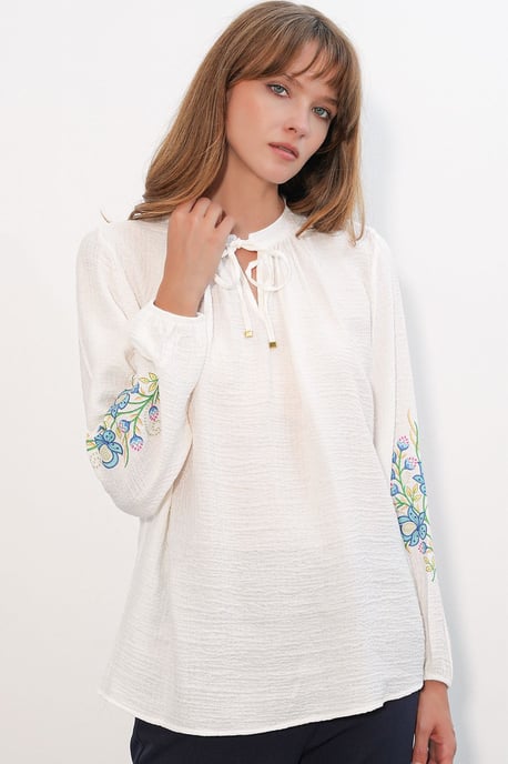 Bestickte Übergröße Crepe-Bluse - Image 2