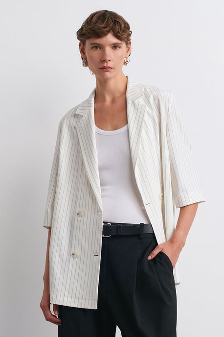 Langer gestreifter Blazer mit Schalkragen - Image 1