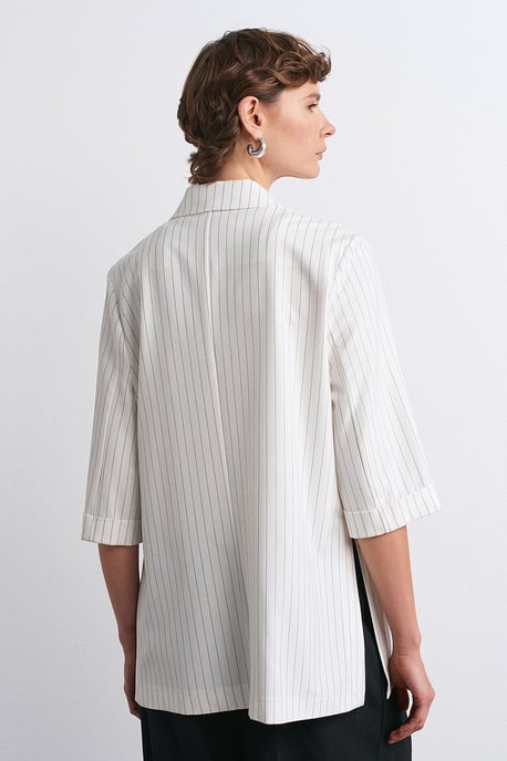Langer gestreifter Blazer mit Schalkragen - Image 2