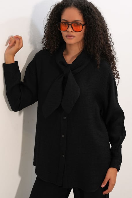 Strukturierte Bluse und weit geschnittene Hose Set - Image 2