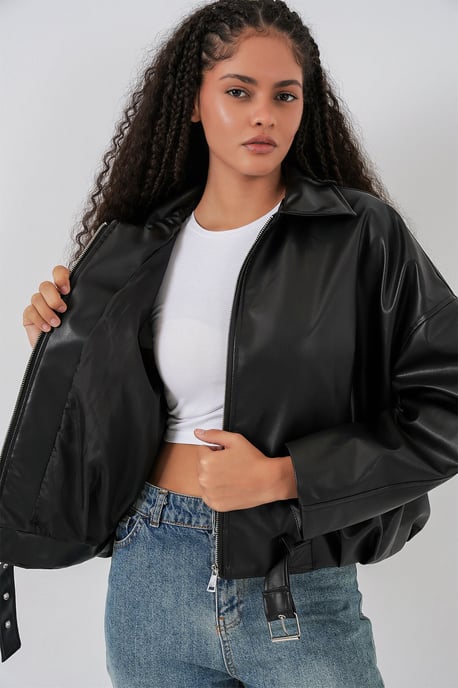 Übergroße Jacke aus Kunstleder mit Gürtel - Image 5