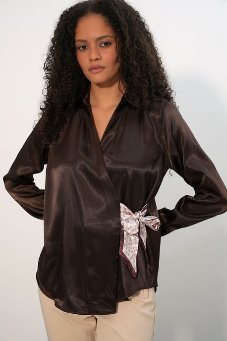 Damen Satin Hemd mit Krawattenfront - Image 3