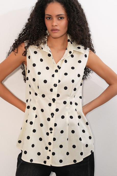 Figurbetontes ärmelloses Polka-Dot-Popeline-Hemd - Image 4