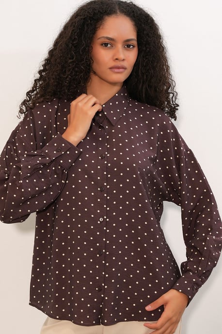 Übergrößiges Polka-Dot-Crepeshirt - Image 4