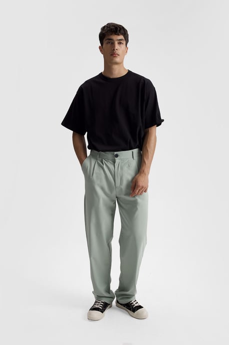 Herren Relaxed Fit Faltenhose mit geradem Bein - Image 1
