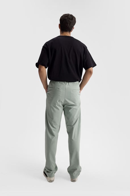 Herren Relaxed Fit Faltenhose mit geradem Bein - Image 4