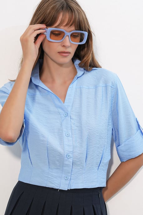 Oversized Cropped Shirt - Image 3