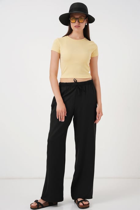 Weite legere Hose mit Kordelzug - Image 3