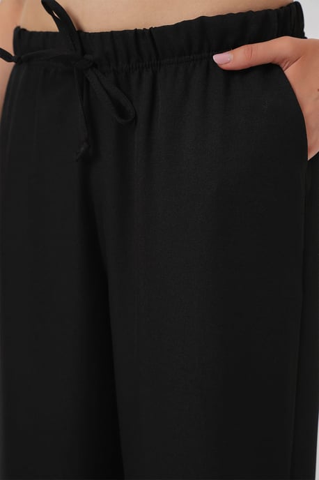 Weite legere Hose mit Kordelzug - Image 5