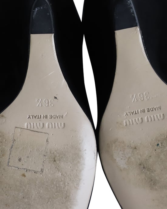 Miu Miu Keilpumps aus schwarzem Wildleder - Image 3