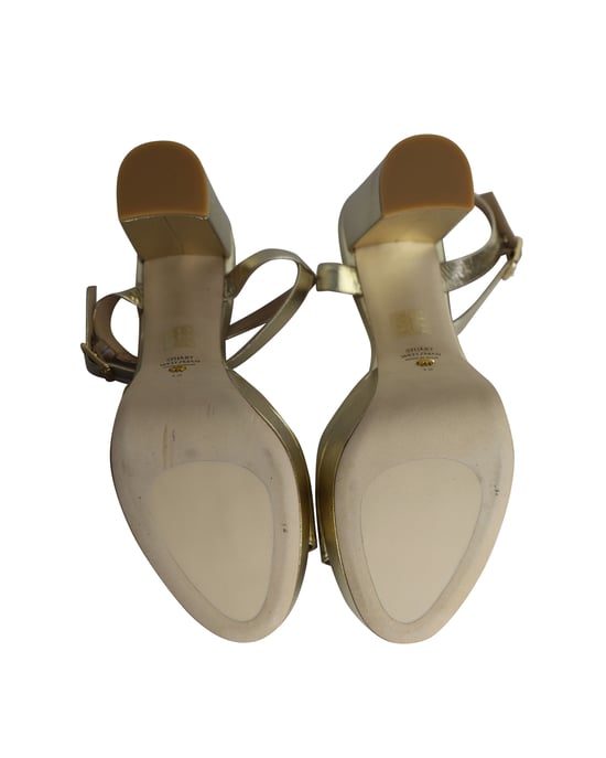 Stuart Weitzman Ryder 95 Plateau-Sandalen aus goldfarbenem Leder - Image 6
