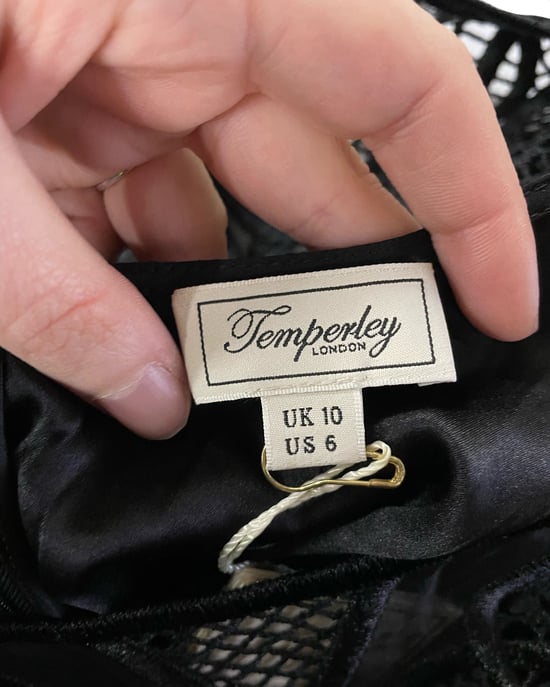 Temperley London Spitzenkleid mit kurzen Ärmeln aus schwarzer Baumwolle - Image 2