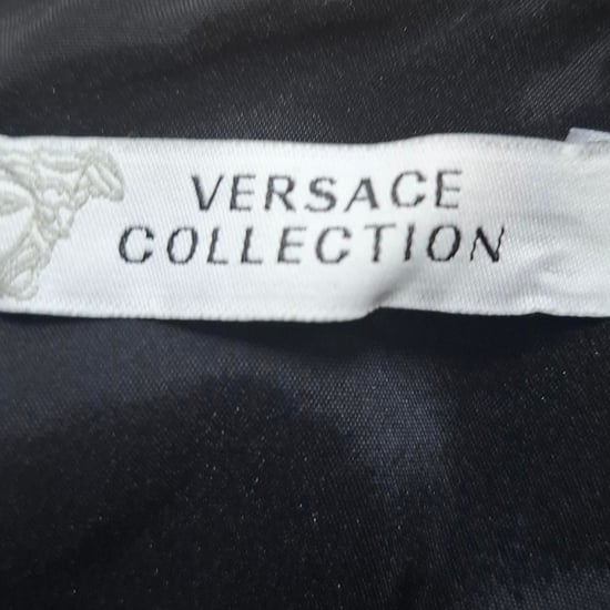 Versace Kollektion Bedrucktes Mini-Cady-Kleid aus schwarzer Viskose - Image 3