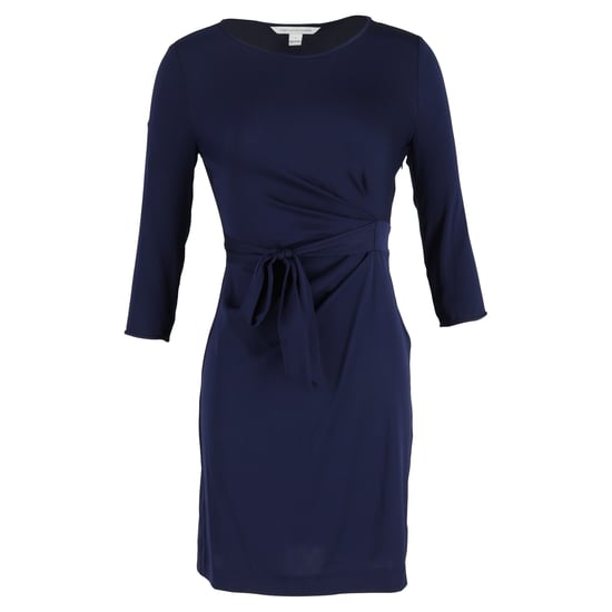 Diane von Furstenberg Minikleid mit Schleife in der Taille aus marineblauem Polyester - Image 1