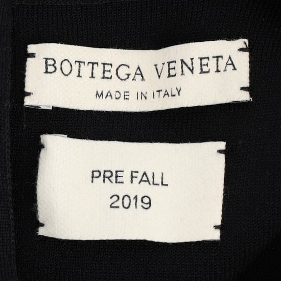 Bottega Veneta Midikleid mit hohem Kragen und langen Ärmeln aus schwarzer Viskose - Image 4