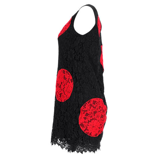 Dolce & Gabbana Minikleid aus schwarzer und roter Baumwolle mit gepunktetem Spitzendetail - Image 2