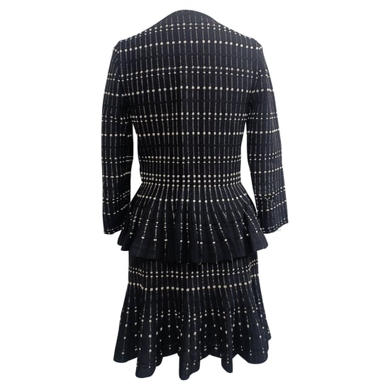 Alexander McQueen Gestreiftes Peplum-Cardigan- und Midirock-Set aus schwarzer Viskose - Image 2
