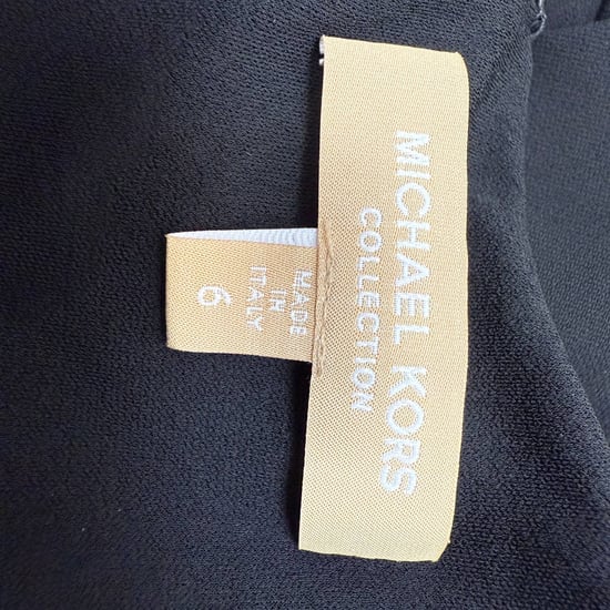 Michael Kors Wickelkleid in Midi-Länge aus schwarzer Viskose - Image 5