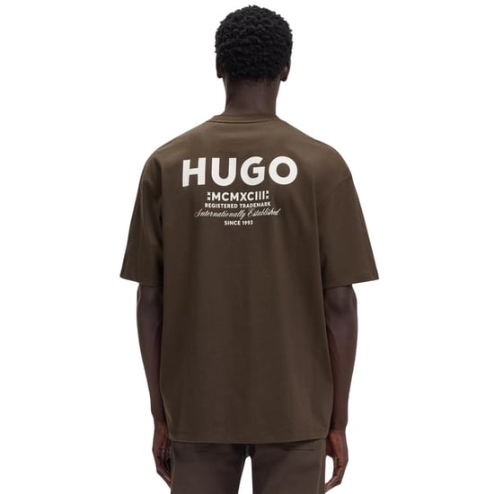 Hugo - "MCMXCIII" T-Shirt für Herren (Dunkelbraun) - Image 3