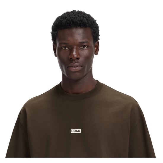 Hugo - "MCMXCIII" T-Shirt für Herren (Dunkelbraun) - Image 4