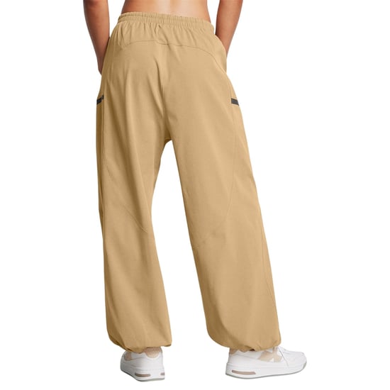 Under Armour Damen Woven Relaxed Fit Jogginghosen (Beige) - Image 4