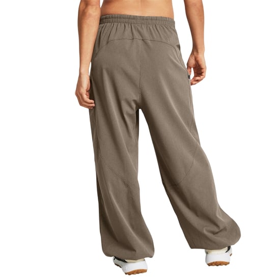 Under Armour Damen Woven Relaxed Fit Jogginghosen (Braun) - Image 4