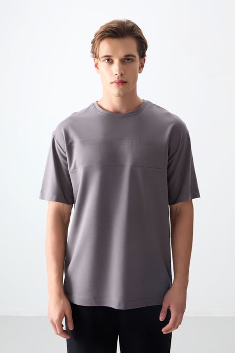 Übergroßes Rundhals-T-Shirt - Image 5
