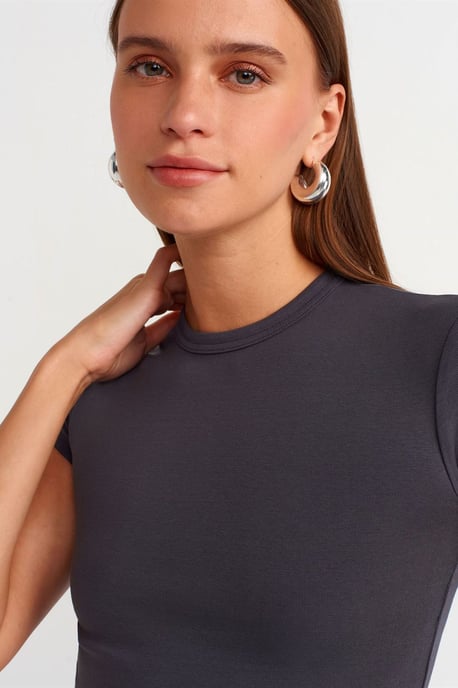 Damen Crop Slim-Fit Rundhalsausschnitt T-Shirt - Image 4